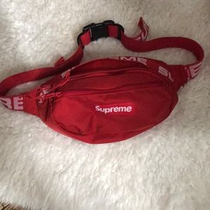 Supreme  Fannypack